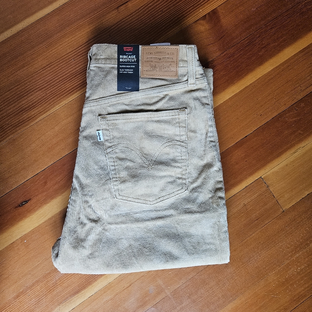 Levi's Ribcage Bootcut, super High Rise Corduroy, Size 31x33